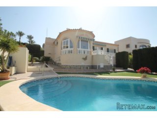 This luxury detached villa, located in the bustling..