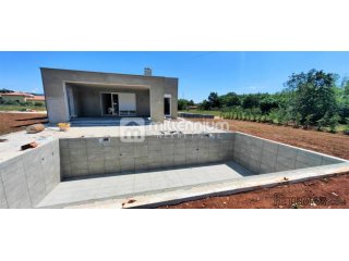 Istra, Labin, samostojeća prizemnica s bazenom, 83.20m2