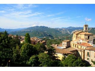 Stunning large 7 bedroom property in a..
