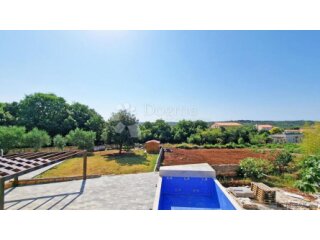 STAN 106 M2, 3OO METARA DO MORA, BAZEN – TOP LOKACIJA! 1. KA