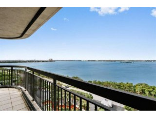3 bedroom Residence For Sale: Singer..