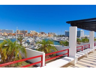 Luxury 4 Bed Apartment With Marina..
