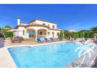 Spacious 5 bedroom house, very sunny and situated in quiet..