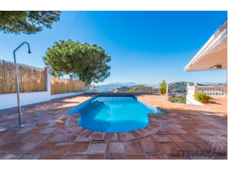 This beautiful villa with a living space of 290 m2 is..