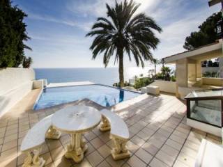 6 Bedrooms - Villa - Alicante - For Sale
