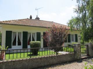 Detached 3-4 Bedroom House With Garden