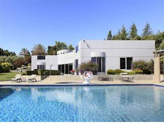 Modern high-tech home with stunning..