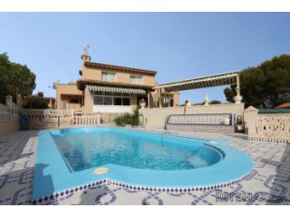 This traditional 5-bedroom villa is located in Las..
