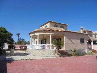 4 Bedrooms - Finca - Alicante - For Sale