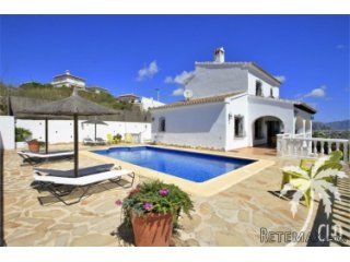 Sea view villa for sale in Moraira. Located in an elevated..
