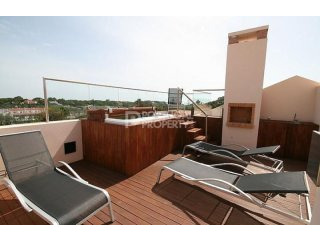Two bedroom apartment with great sea..