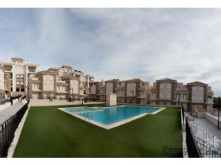 Townhouse with 3 bedrooms and 1 bathroom just 200 meters..