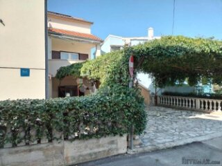 MURTER - APARTMANSKA KUĆA 500m OD MORA