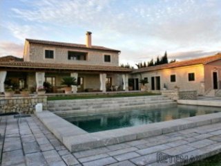 Impressive country property on the outskirts of Binissalem..