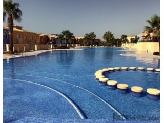 This 2 bedroom apartment offers a covered terrace and..