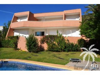 Spectacular villa with gorgeous panoramic views of the sea..