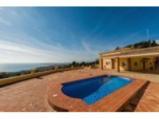 4 Bedrooms - Villa - Malaga - For Sale