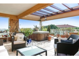 Lovely 117m2 3 bedroom top floor..