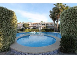 You will find this nice apartment in Playa Flamenca within..