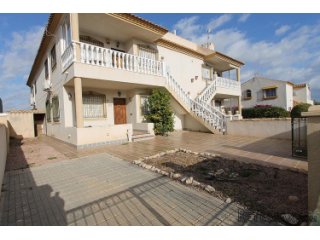 This cozy ground floor apartment is located in the quiet La..