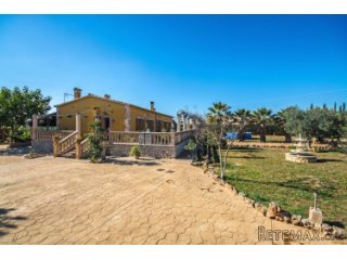 Opportunity to buy this very affordable detached villa all..