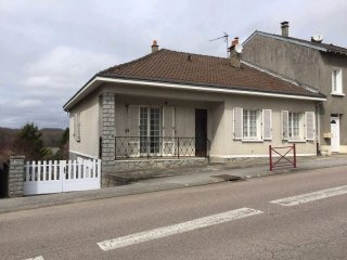 Traditional Detached House with Garden