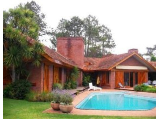 4 Bedroom House - For Rent - Golf