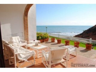 Bonita casa adosada en primera línea de playa en..