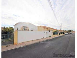 This nice villa is situated in a quiet area of ​​the urb..