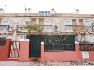 This triplex family home is located in La Florida in the..