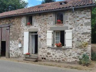 Renovated Hamlet House With Barn In..