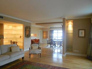 5 Bedrooms Apartment with Excellent..