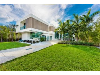 7 bedroom House For Sale: 820 Lakeview..