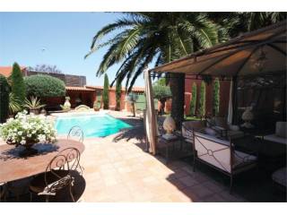 Superb Town House With Garden And Pool..
