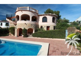 Villa for sale in Javea with sea views from the roof..
