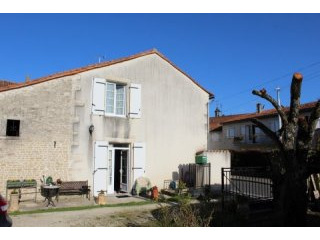 Village House With 2 Bedroom Apartment