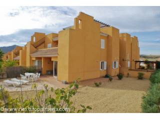 3 bedroom duplex with large plot - Los..