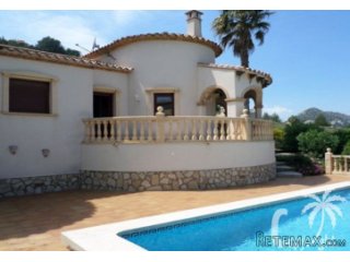 Delightful and well maintained property on one floor with a..