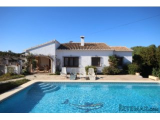 Charming Villa built on one level offering 3 double..