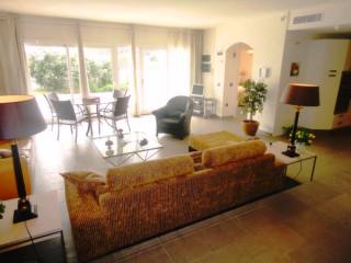 Large Luxurious Apt