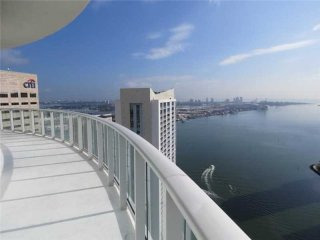 3 bedroom Flat For Sale: 300 S Biscayne..