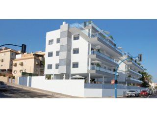 This apartment, with amazing sea views, is located just 100..