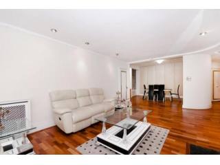 3 Bedrooms - Flat - London - For Sale