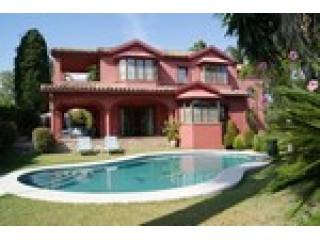 5 Bedrooms - Villa - Malaga - For Sale