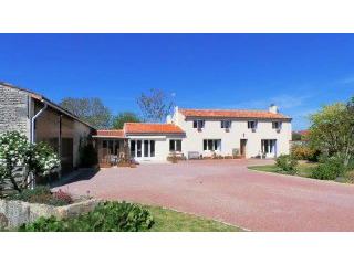 Charming And Well-Renovated 3-Bedroom..