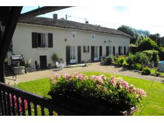 Lovely ensemble : 2 houses and a gîte..