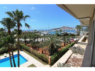 4 bedroom Apartment For Sale: Marina..