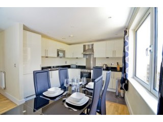 Canary Wharf, E14 9EZ [ID: 803IC]