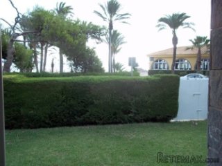Coqueta villa semi-adosada con vistas al mar a 30 metros..