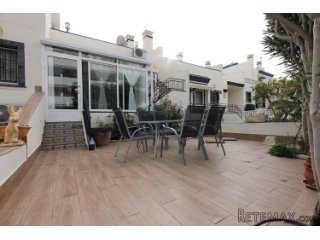 You will find this nice terraced house in Villamartin. The..
